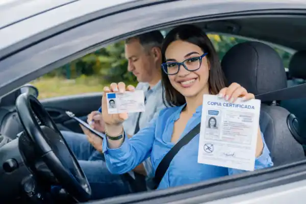 Imagen Cómo certificar tu licencia de conducir en EE. UU. y cuándo realmente lo necesitas en 2026
